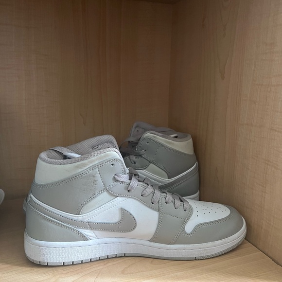 Air Jordan 1 Mid 'College Grey' - Picture 5 of 5